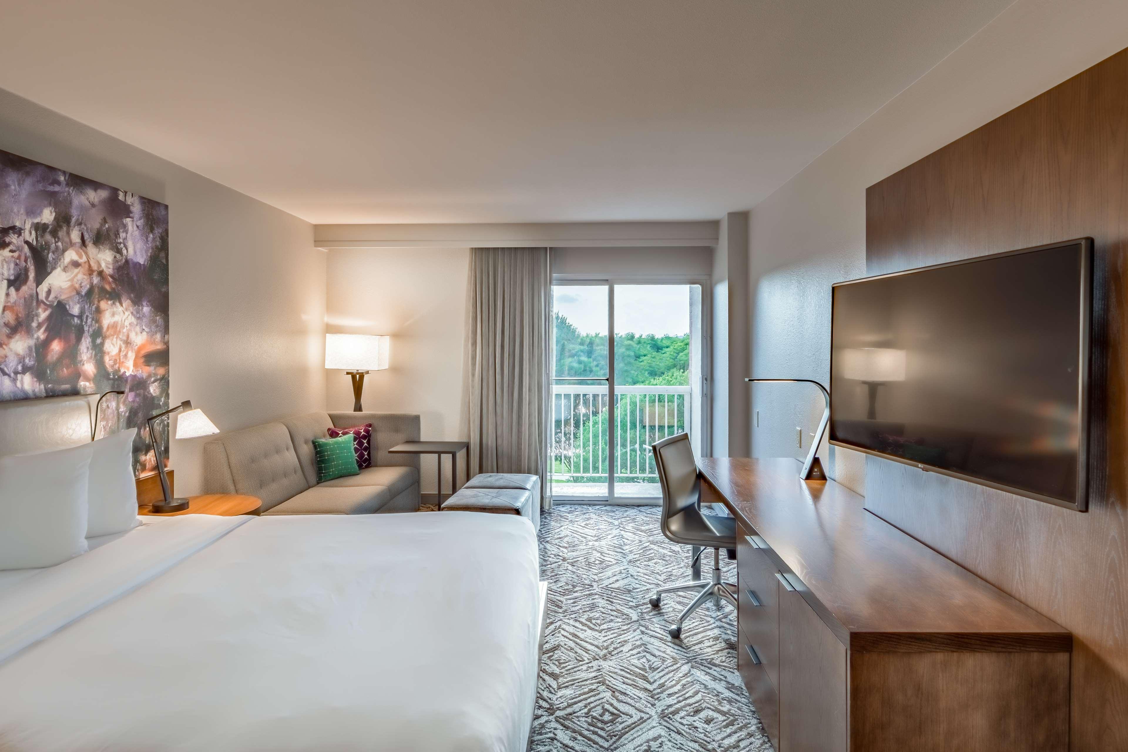 Doubletree By Hilton Dallas-Farmers Branch Eksteriør billede