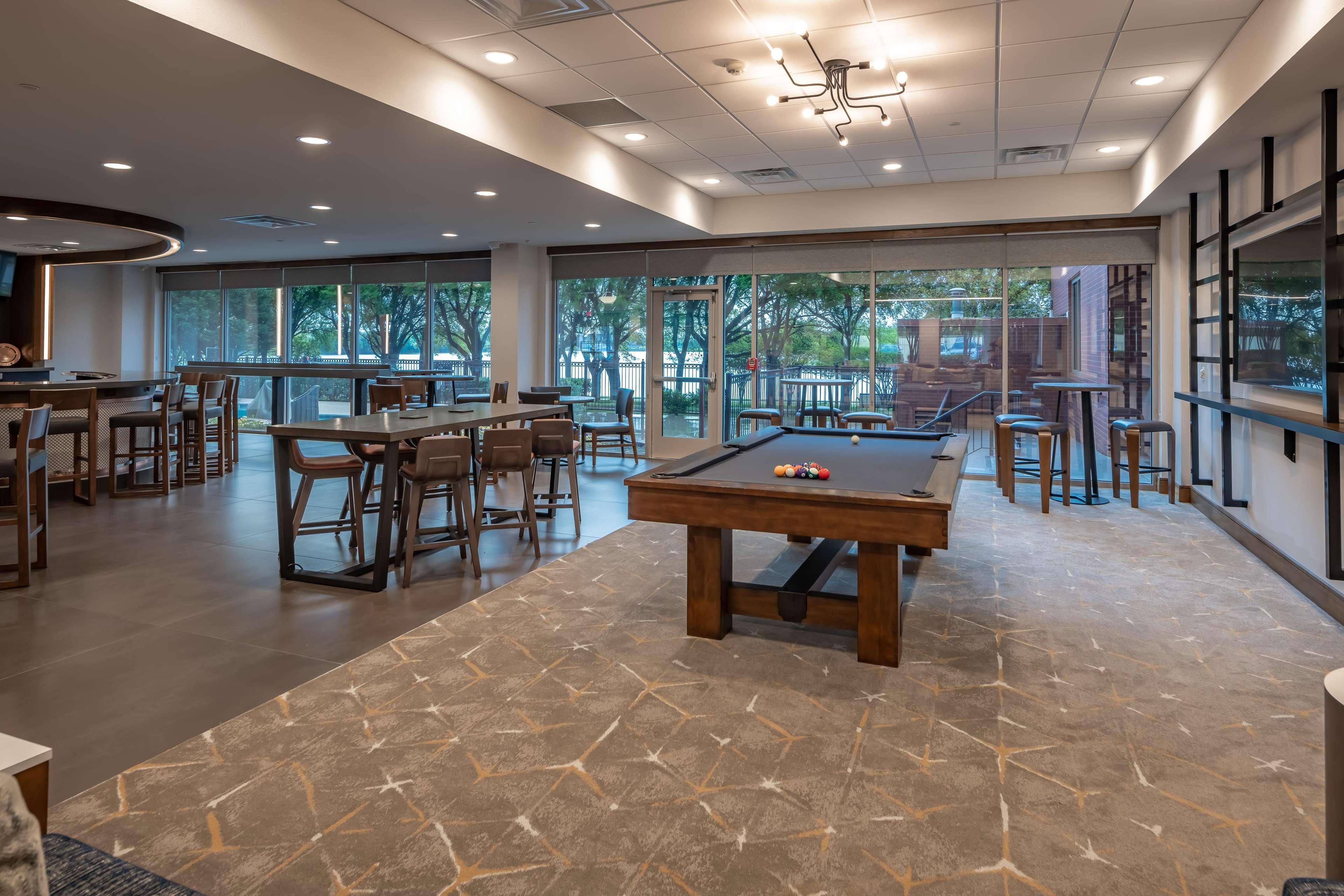 Doubletree By Hilton Dallas-Farmers Branch Eksteriør billede