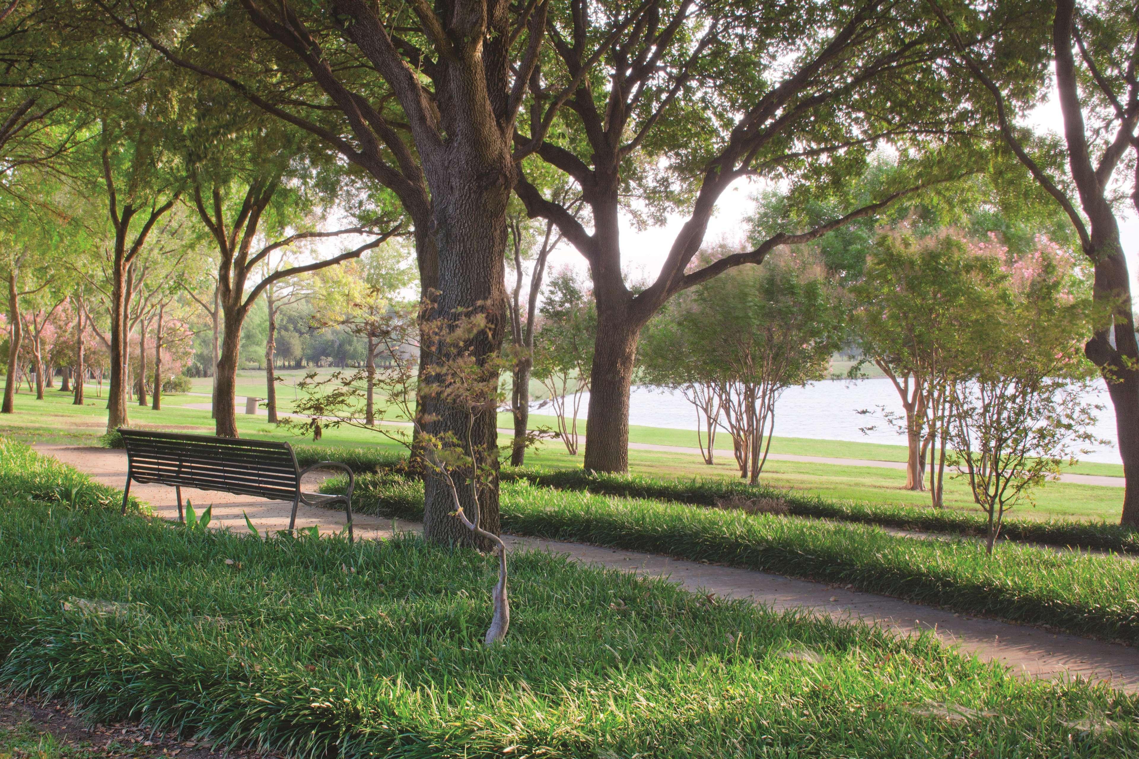 Doubletree By Hilton Dallas-Farmers Branch Eksteriør billede