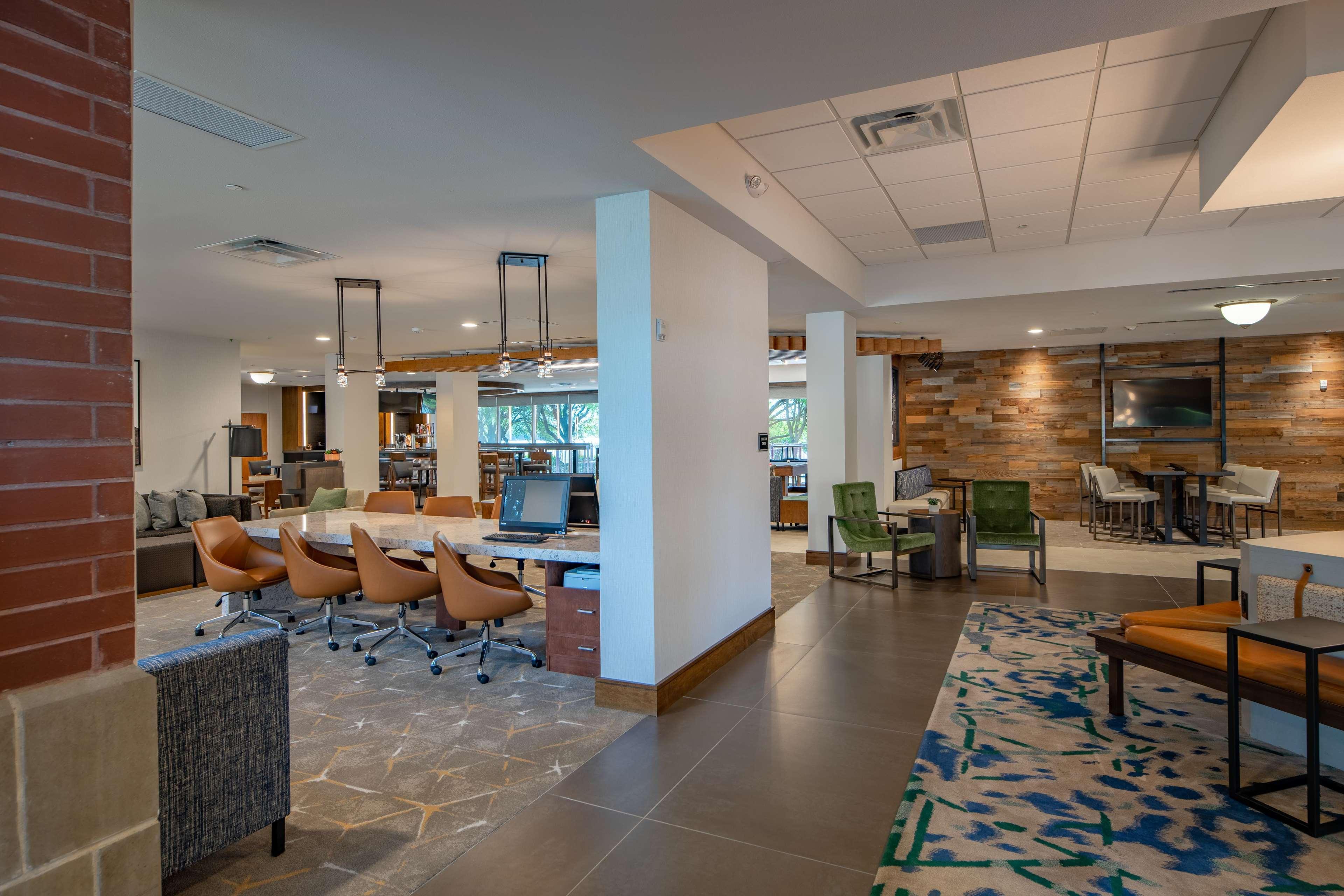 Doubletree By Hilton Dallas-Farmers Branch Eksteriør billede