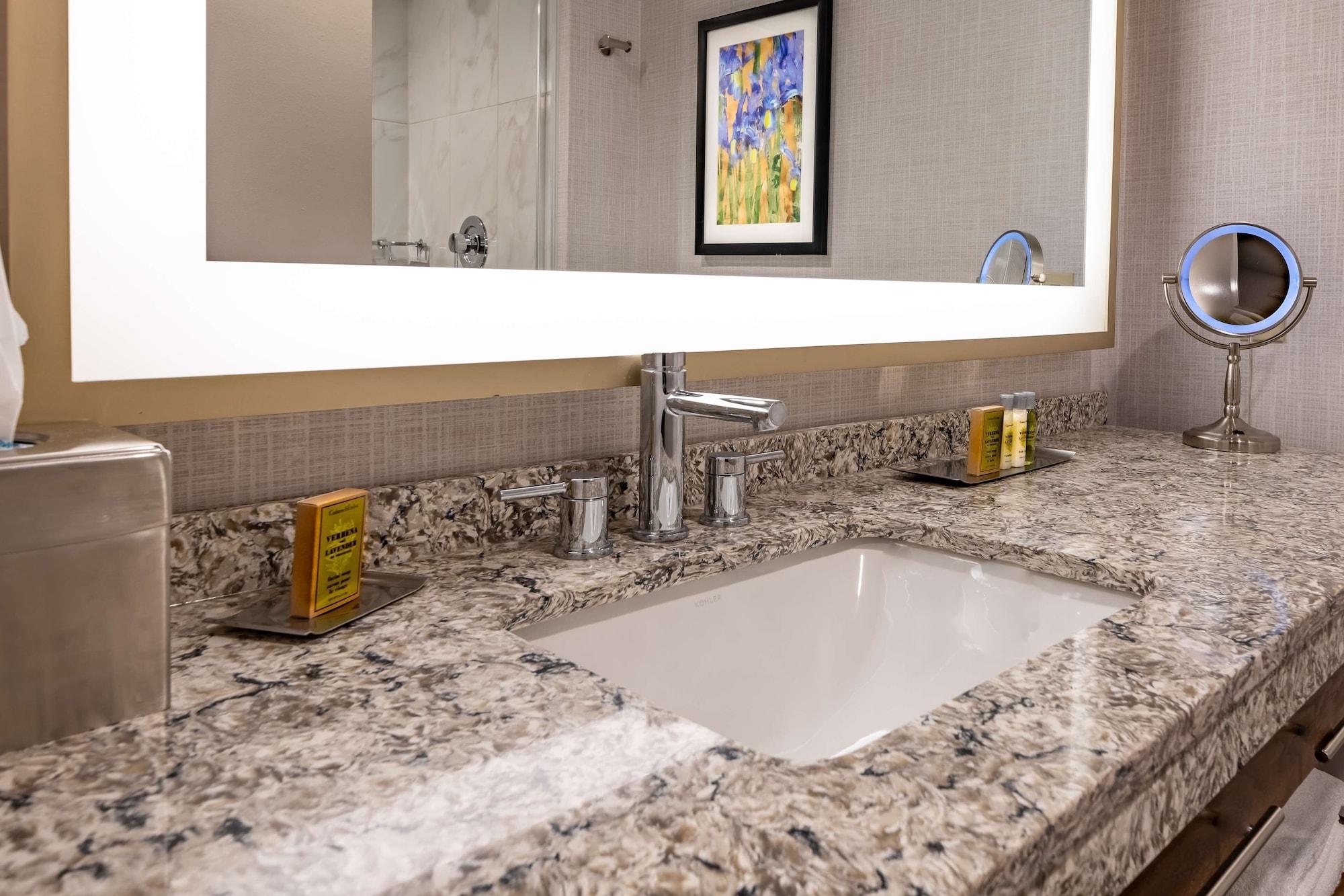 Doubletree By Hilton Dallas-Farmers Branch Eksteriør billede
