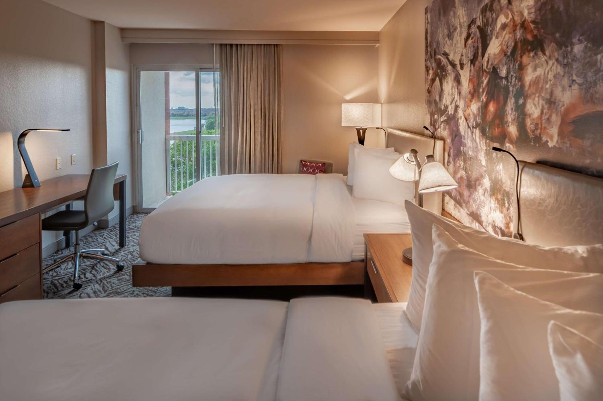 Doubletree By Hilton Dallas-Farmers Branch Eksteriør billede