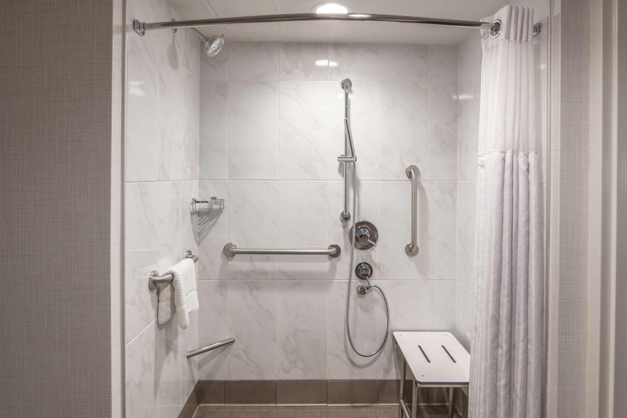 Doubletree By Hilton Dallas-Farmers Branch Eksteriør billede