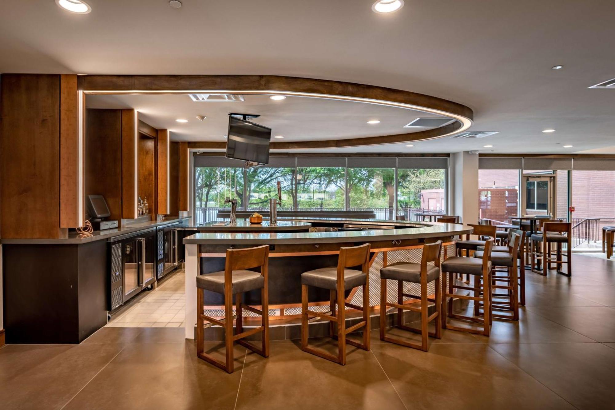 Doubletree By Hilton Dallas-Farmers Branch Eksteriør billede