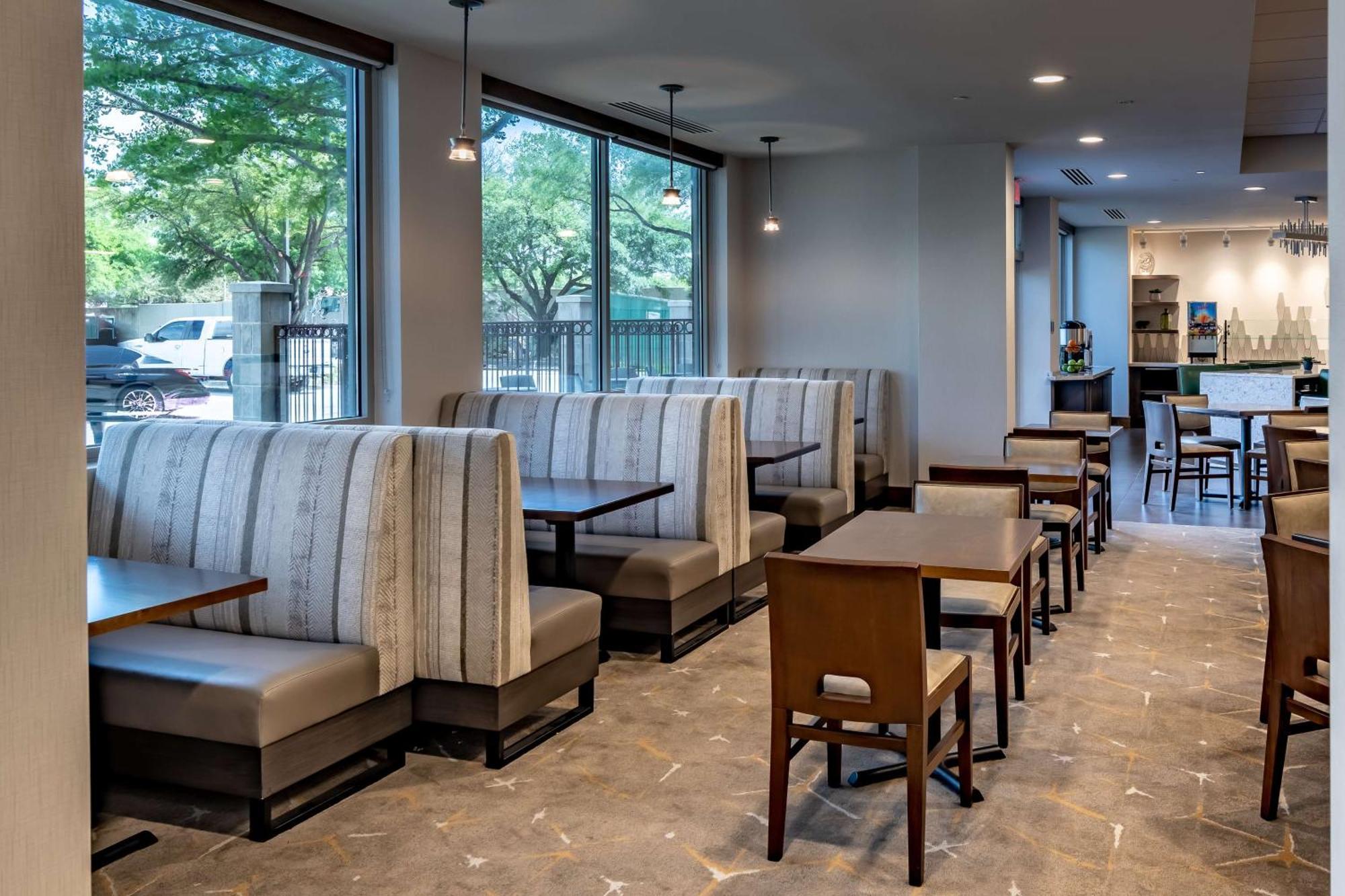 Doubletree By Hilton Dallas-Farmers Branch Eksteriør billede