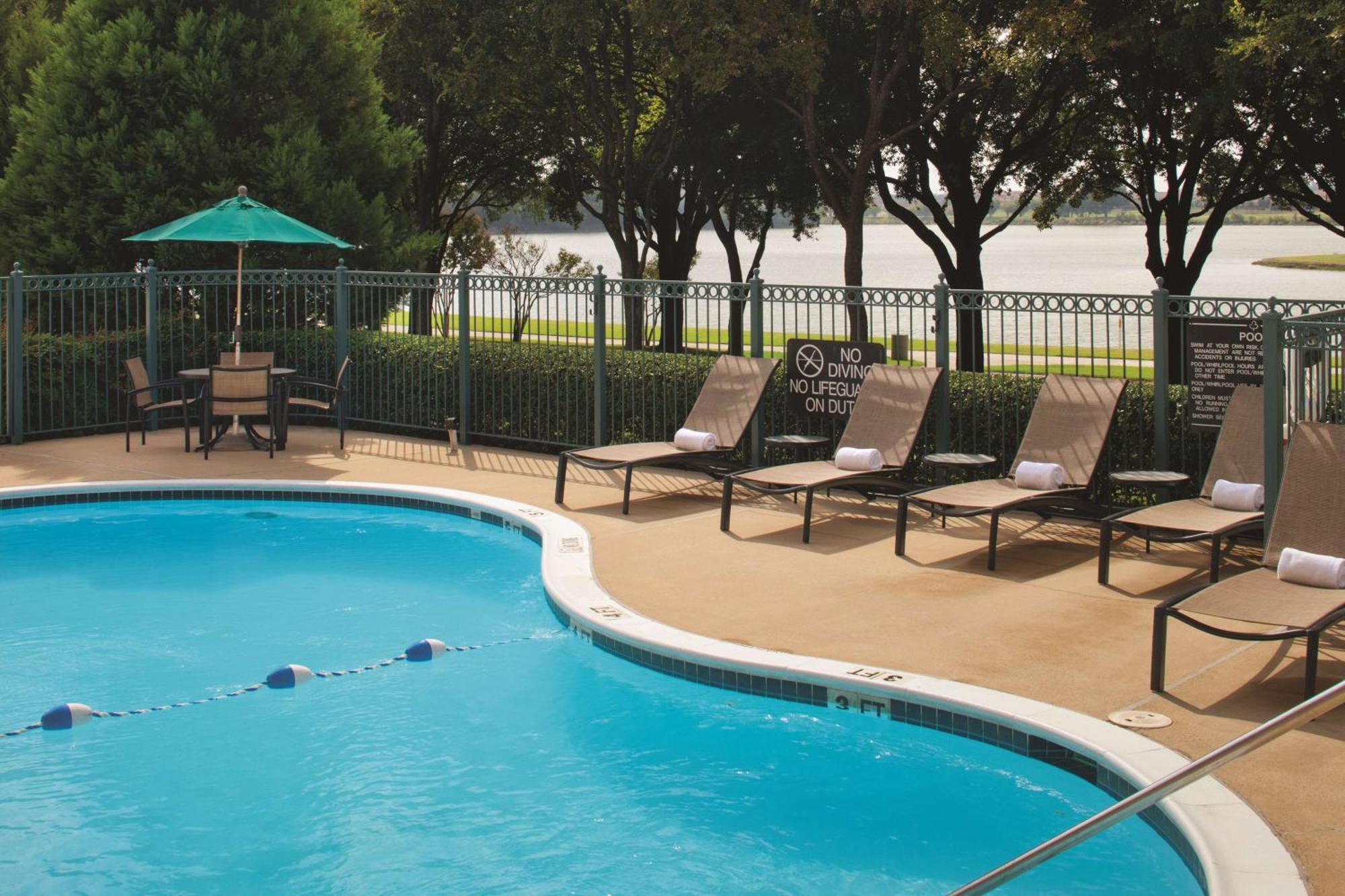 Doubletree By Hilton Dallas-Farmers Branch Eksteriør billede