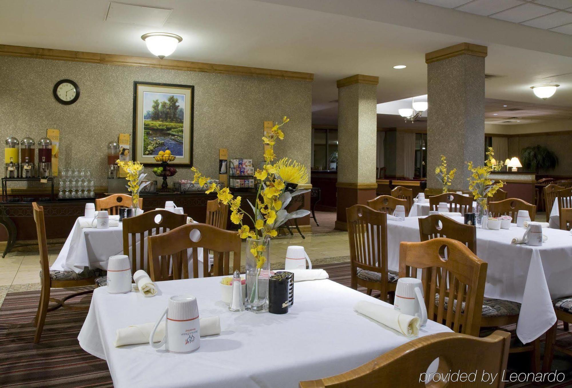 Doubletree By Hilton Dallas-Farmers Branch Eksteriør billede